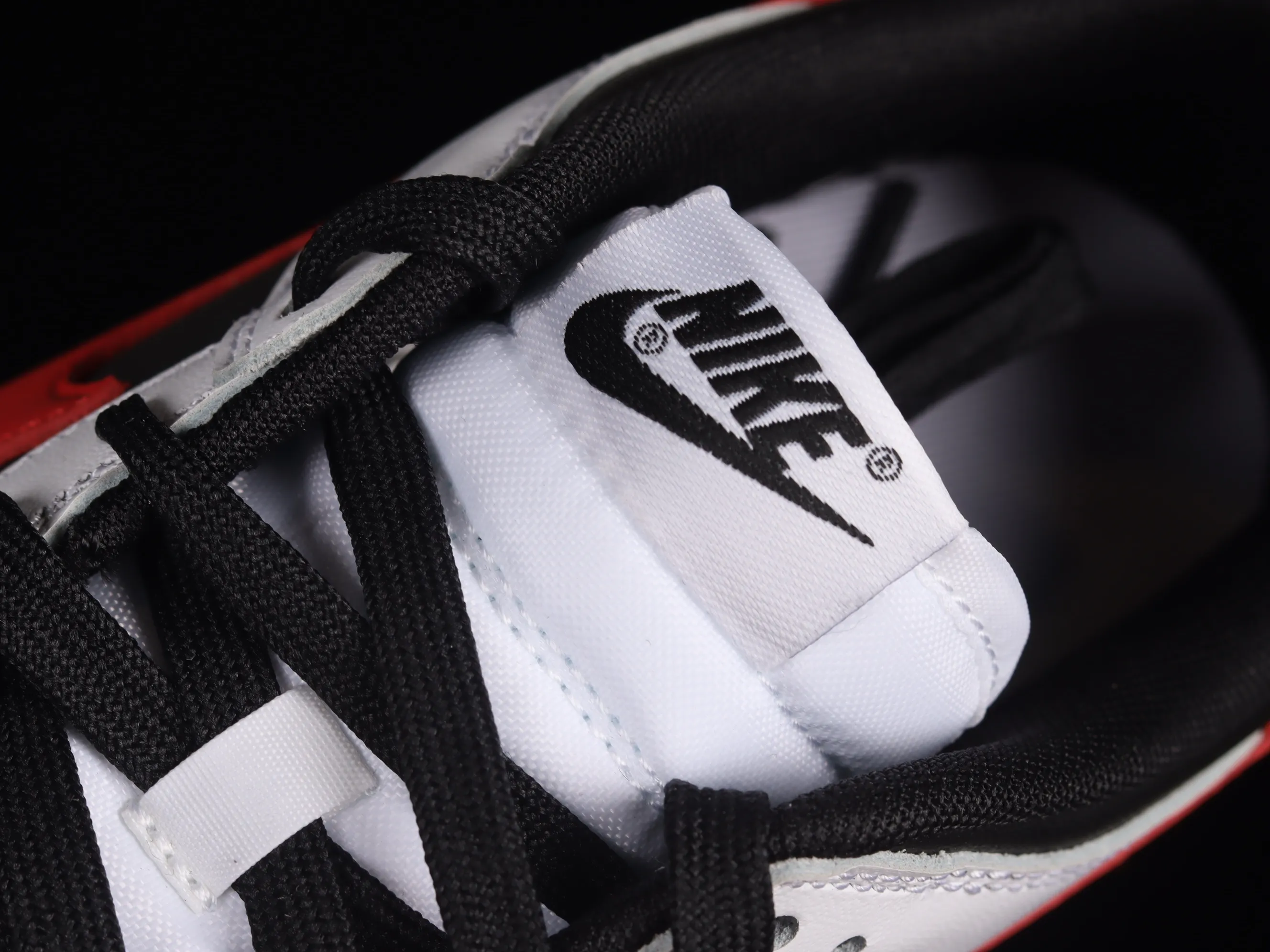 All categories Nk SB Dunk series Nk SB Dunk Low low-top sneakers C version Nk Dunk Low white, black and red color matching SB low-top sports and leisure sneakers FD9762-061